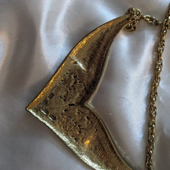 Fashion Jewelry Necklace and earrings set - Picture 4 of 4